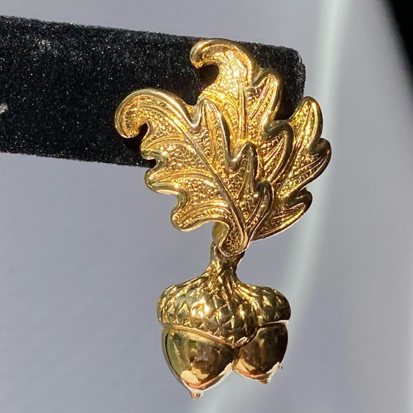 Vintage Avon Acorn Drop Gold Plated Clip-on Earrings - Picture 4 of 13
